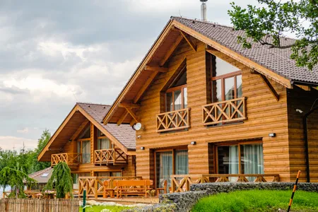 Chalets en bois à la montagne