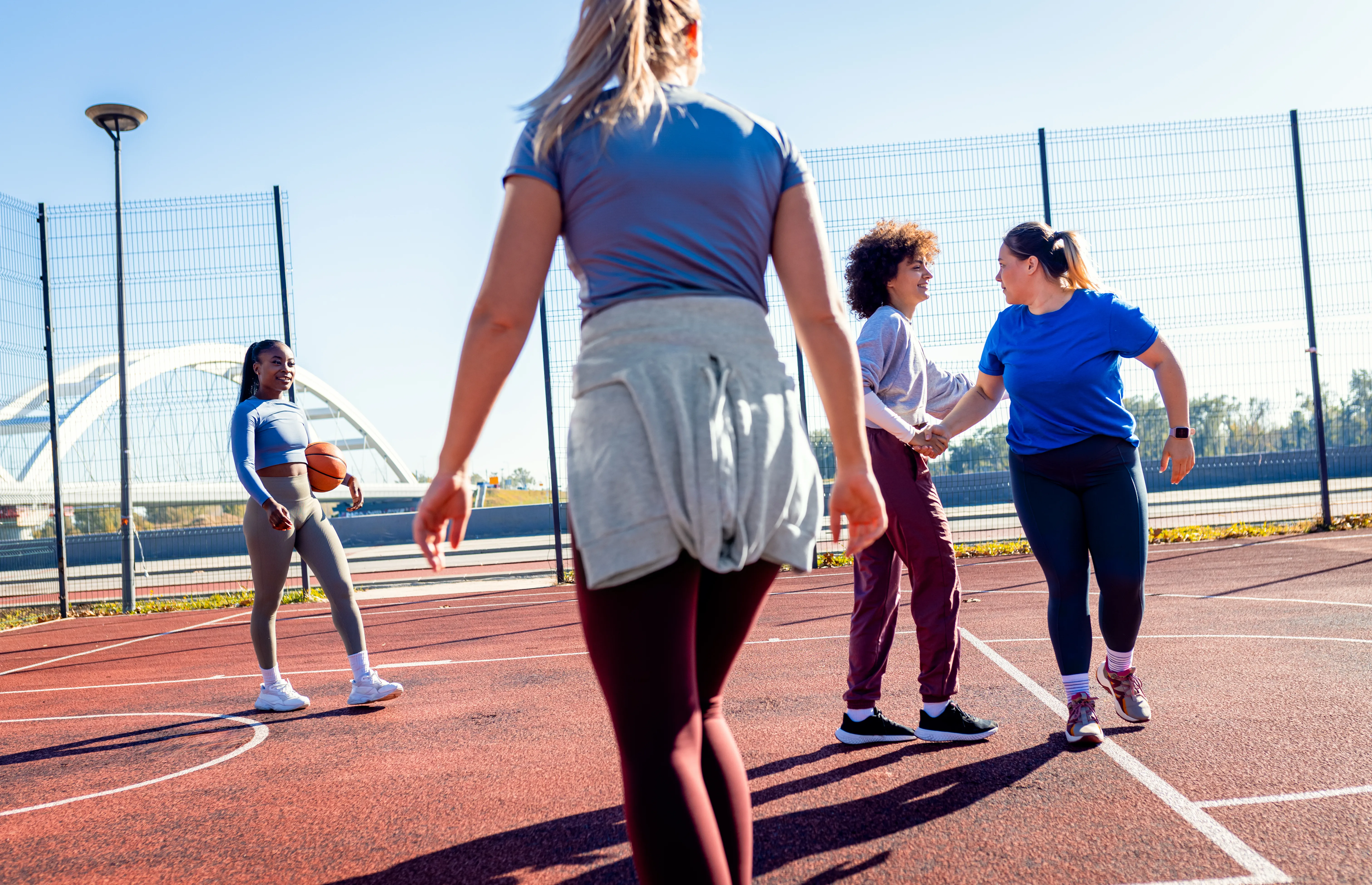 Groupe de personnes faisant de l'activité physique