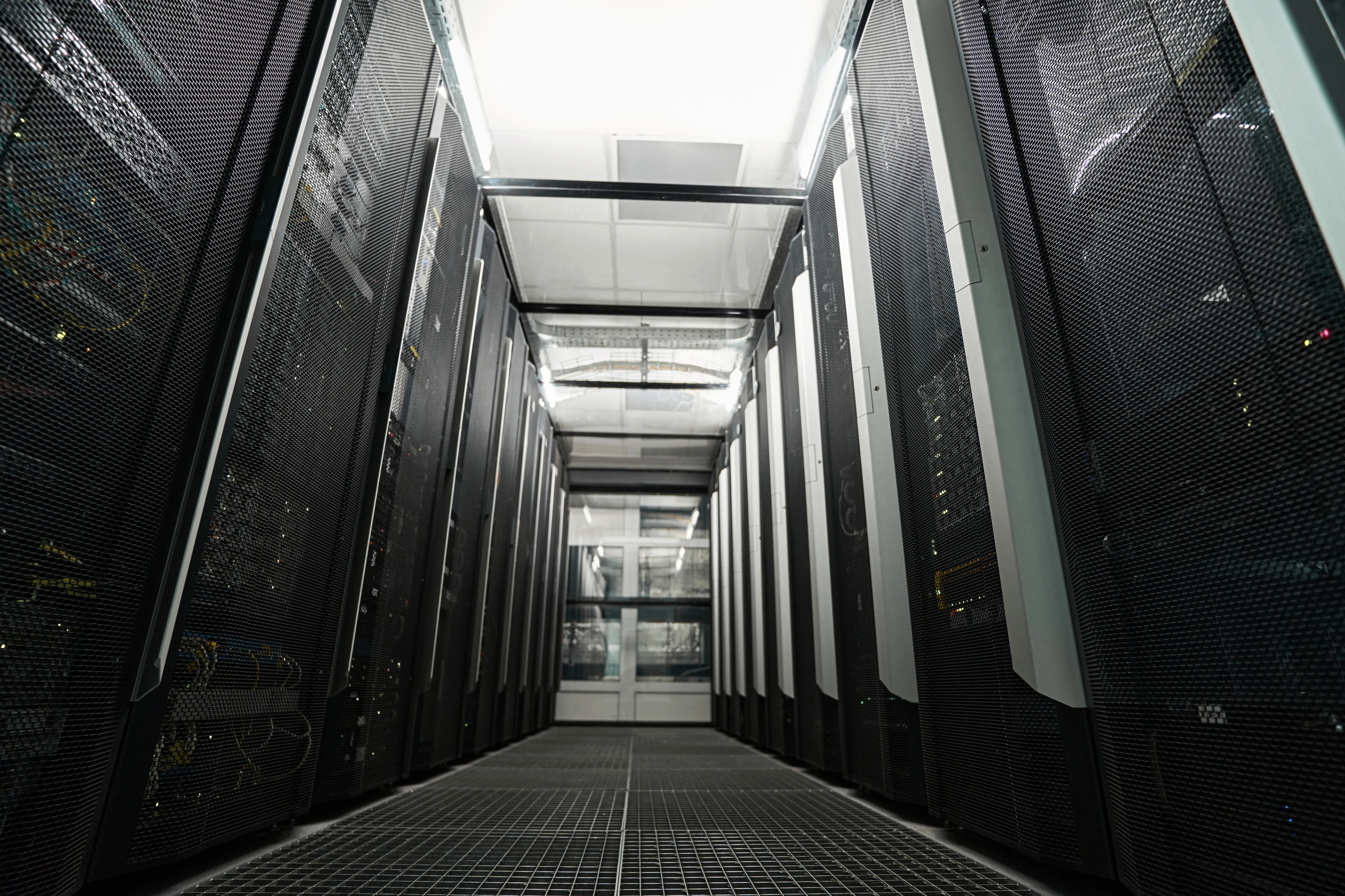 Baie de serveurs dans un datacenter